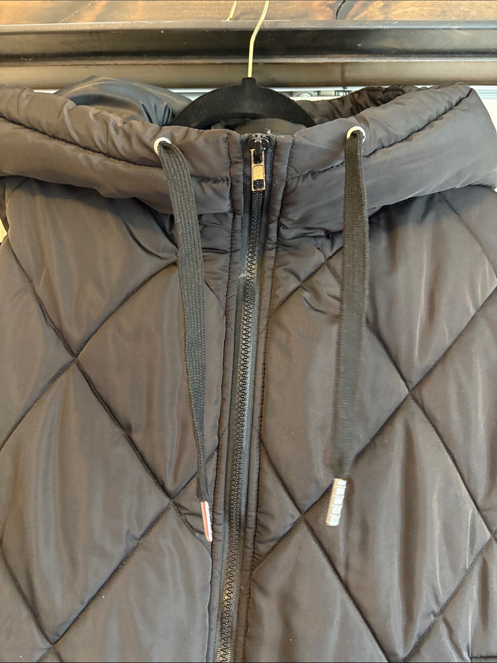Quilted Hooded Puffer Vest in Black - Picture 3 of 7
